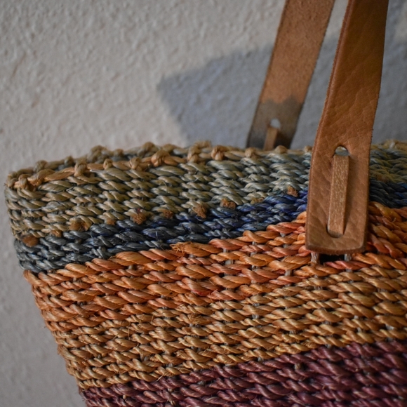 Woven Shoulder Bag - Picture 5 of 5